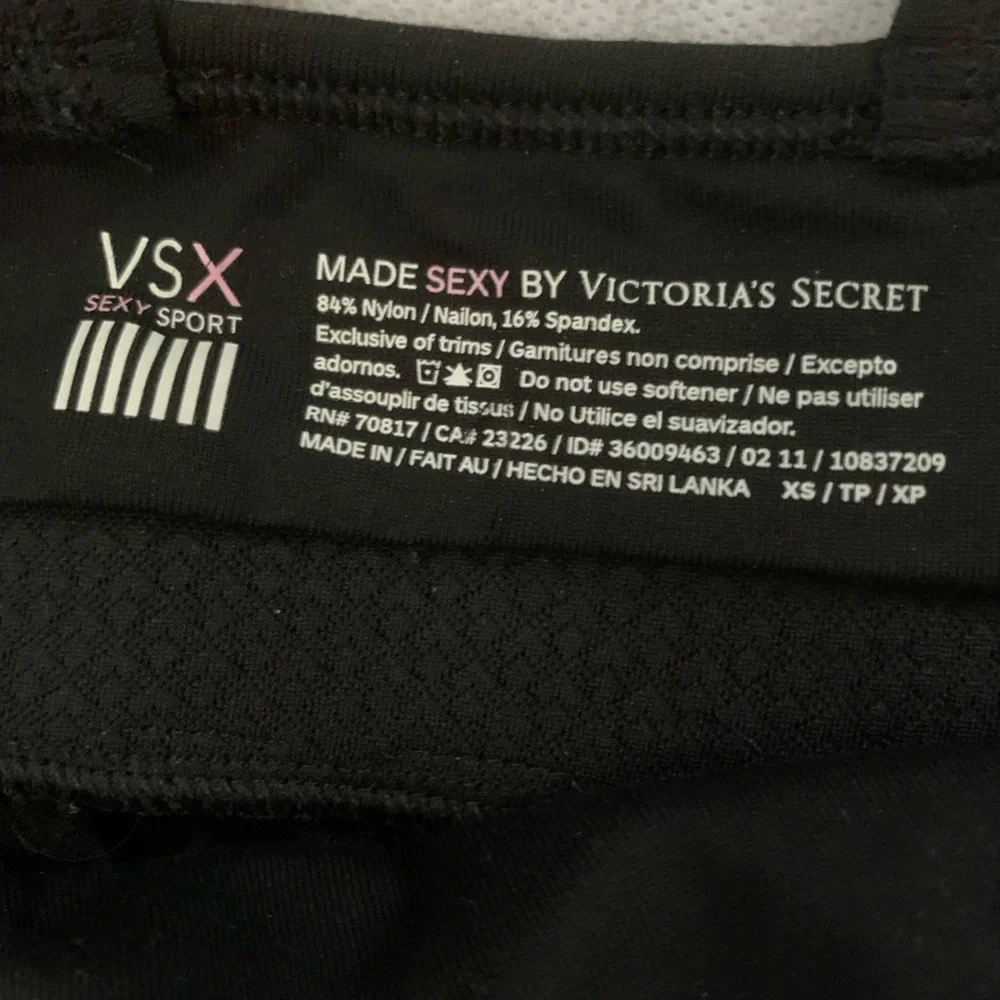 Victoria's Secret Black Strappy Active Sport Top - Picture 4 of 4